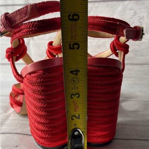 CAbi Tiptoe Sandal in hibiscus red sz 7 - Picture 5 of 7
